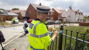 Britische Polizei stellt 400 Beweisstücke sicher