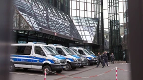 Deutsche-Bank-Chef stellt sich vor Mitarbeiter