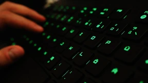 Politiker und Top-Manager fürchten Fake News und Datenklau