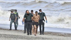 Hunderte Menschen versuchen spanische Exklave Ceuta zu erreichen