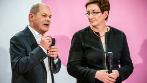 Hart und vernichtend