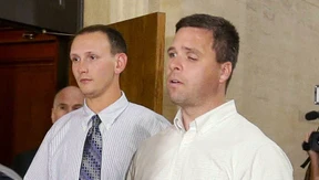 Waffenhändler müssen fünf Millionen Dollar an Polizisten zahlen