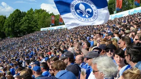 Ein Wellenbrecher als Andenken an die Gegengerade