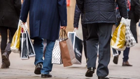 Millionen Deutsche riskieren wegen Geschenken Dauerverschuldung