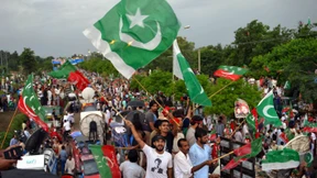 Tausende fordern Rücktritt des Premiers