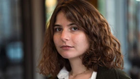 Eine grundlegend gewaltsame Zeit: Özge İnan über ihren Roman „Natürlich kann man hier nicht leben“