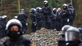 Brennende Barrikaden im Dannenröder Forst