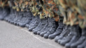 Hallo, Helden, bitte melden!