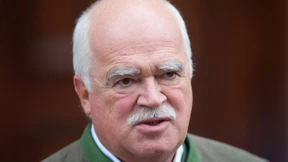 Die Katze in der Hundehütte