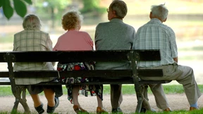 Weniger Menschen gehen mit Abschlägen in Rente