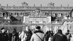 Bakellittelefone im Barockprunk