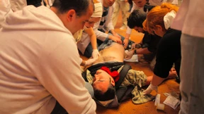 Weil sie Shorts trug, wurde die junge Frau verprügelt