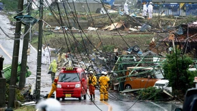 Der Taifun Nummer 19 legt Tokio still