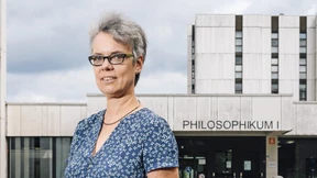 Monika, Ü 40, Ersti