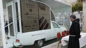 Papstfahrzeug wird zur Kinderklinik für Gaza umgebaut