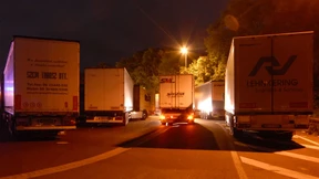 Wenn der Lkw auf der Autobahn steht