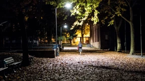 Die Angst kommt mit der Dunkelheit