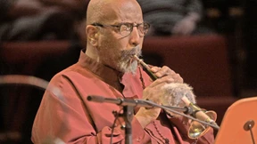 Gottesdienst mit Röhrenspießlaute