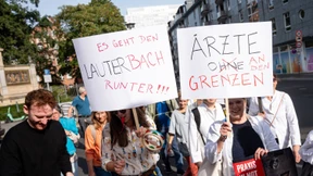 „Ausgehungert“ und „ausgeblutet“ – Ärzte machen ihrem Unmut Luft