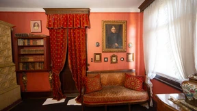 Sofa mit sieben Beinen sucht Liebhaber