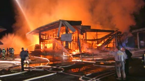 Sägewerk brennt bis auf Grundmauern ab