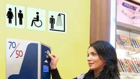 Toilettenkampf an der Autobahn