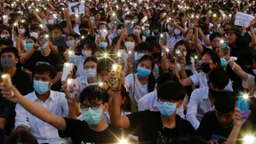 Drei Finger auf Thailands Wunden