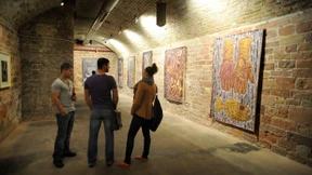 Suche Künstler,  jung und selbstbewusst