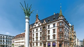 Die Heldenstadt arbeitet sich an der Hauptstadt ab