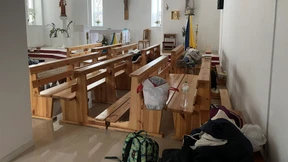 Familien suchen Schutz in Kiewer Kirche