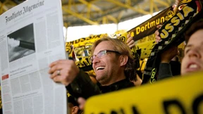 Jürgen Klopp im schwarz-gelben Himmel. 