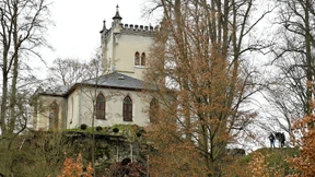 Ermittler fahnden auf Jagdschloss nach Waffendepot