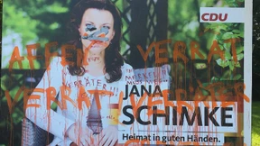 Plakate als Zielscheibe