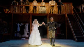 Intrigen im Spitzenkragen