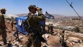 Israelische Siedler verlassen illegalen Außenposten