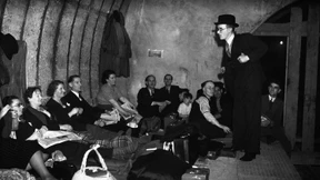 Wir sehen uns morgen früh, als gäbe es keine Bomben