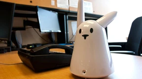 Der supersüße Spion im Wohnzimmer