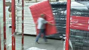 Razzia bei Matratzenfirmen