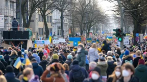 Tausende Menschen protestieren in Deutschland gegen Ukraine-Krieg