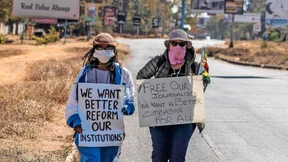 In Simbabwe heißt Widerstand leisten zu bleiben