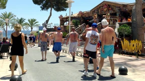 Nackt Busfahren ist verboten