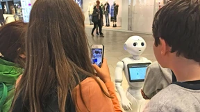 Dieser Roboter ist ein Publikumsmagnet