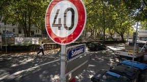 Streit über Tempolimit in Wiesbaden