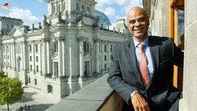 Der Mann, der seinen Kopf hinhält