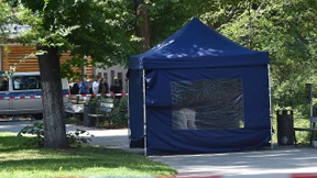 Regierung weist zwei russische Botschaftsmitarbeiter aus