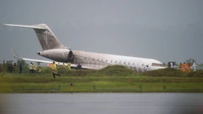 Flugzeug mit Regierungsbeamten in Tacloban verunglückt