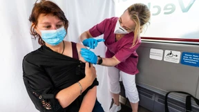 Lösen Covid-19-Impfstoffe Störungen der Regelblutung aus?