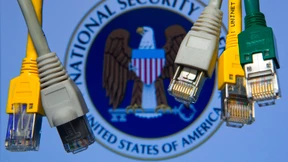 Mit Vierkantschlüssel und Biege-Koppler  