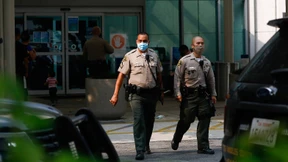 Zwei Polizisten im Streifenwagen angeschossen