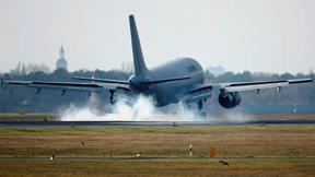 Flugzeug mit China-Rückkehrern in Berlin gelandet